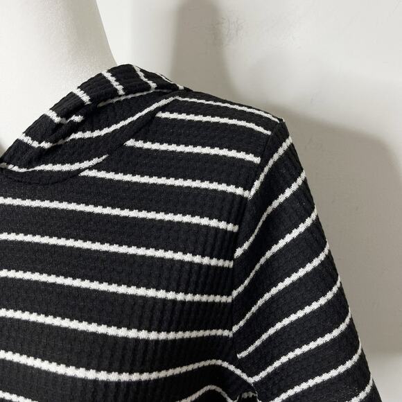 Lane Bryant Womens Knit Top 10/12 Black White Striped Hoodie Peplum Short Sleeve - Picture 4 of 10